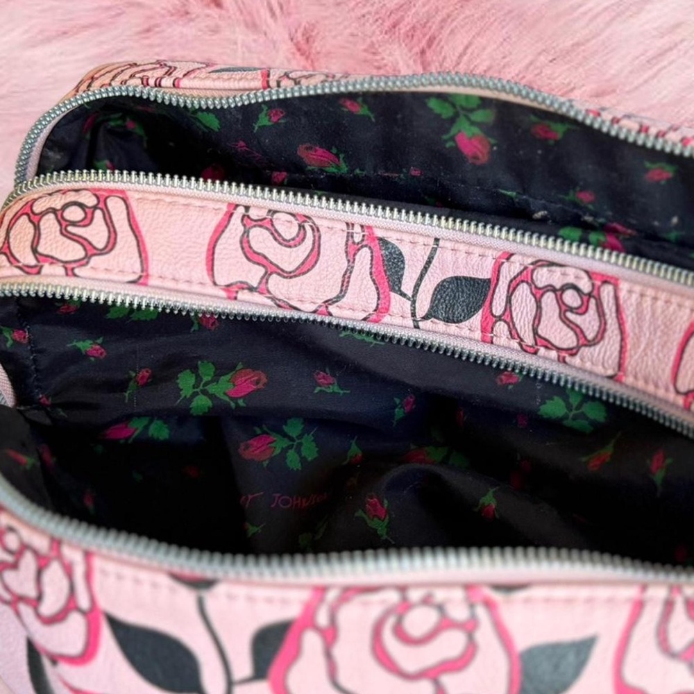 Betsey Johnson Large Pink Rose Floral Makeup Bag Travel Pouch Faux Vegan Leather - Picture 4 of 5